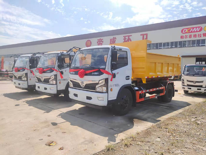 國(guó)六8方東風(fēng)D7勾臂垃圾車(chē)